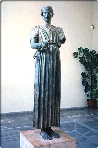 ギリシャ_デルフォイの御者の像